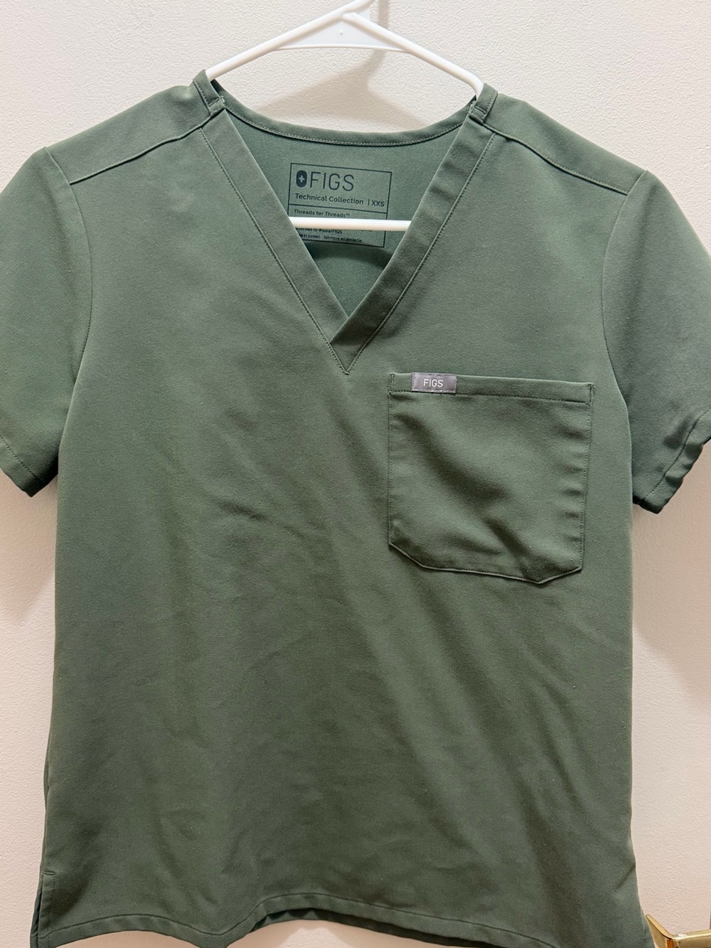 FIGS Catarina Moss petite scrub top